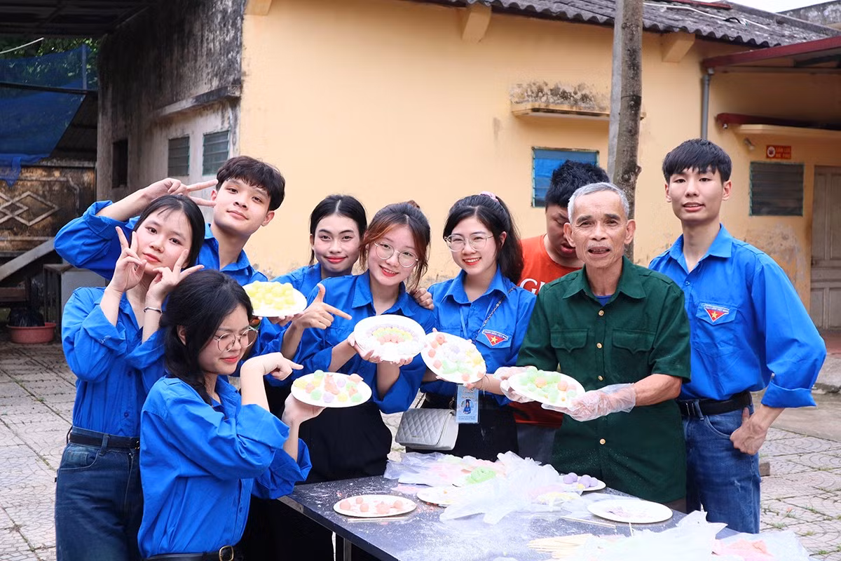 8-tham-gia-cac-hd-tinh-nguyen.jpg