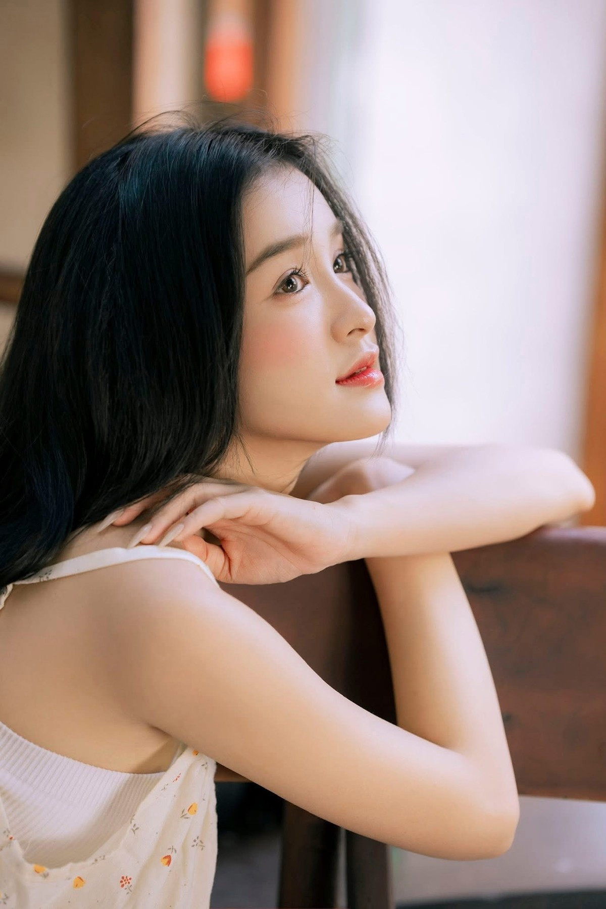 Nhờ công việc, kỹ năng giao tiếp, ứng xử của Phương Vy được nâng cao, có thêm nhiều mối quan hệ. img-9349.jpg