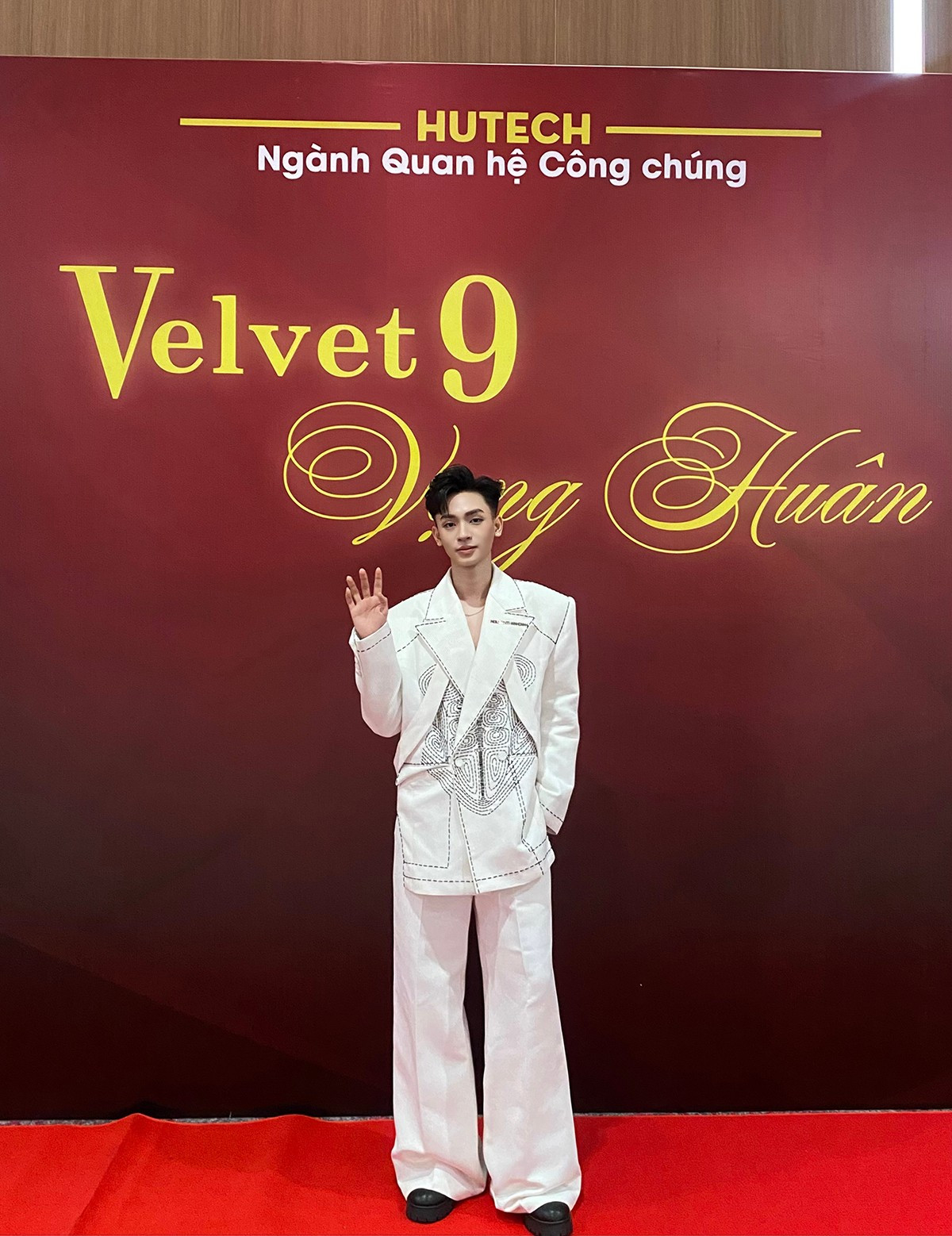 Không chỉ đứng sau ống kính, Trường Văn còn "lột xác", tự tin chinh phục 'trước ống kính'. img-9245.jpg