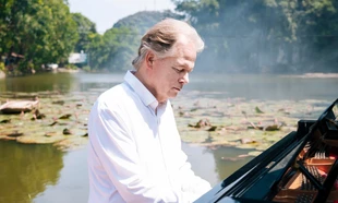 Đưa đàn piano hàng trăm nghìn USD về Ninh Bình