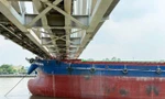 Khởi tố vụ sà lan đâm cầu Ghềnh gây gián đoạn đường sắt Bắc Nam 
