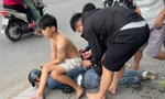 [CLIP] Người dân truy đuổi, tóm gọn tên cướp tiệm vàng ở TPHCM