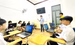 Chàng trai đưa tiếng Anh, tin học miễn phí về miền núi 