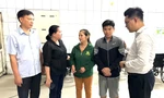 Thăm hỏi nạn nhân sống sót trong vụ chồng chém vợ con rồi tự sát