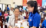 T.Ư Đoàn phối hợp Hội thầy thuốc trẻ Việt Nam khám bệnh phát thuốc miễn phí cho người dân ở TPHCM