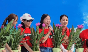 Puka, Khả Như và nhiều nghệ sĩ trồng cây trong dự án Thành phố nở hoa