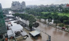 Cuối giờ chiều ngày 7/10, con đường vào nhiều chung cư cao cấp ở Hà Nội vẫn ngập nặng