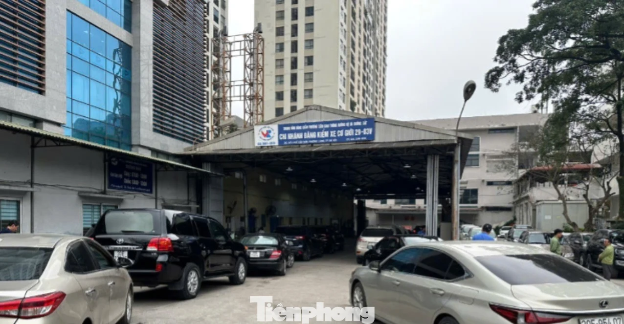 Hệ thống đăng kiểm điện tử gặp lỗi ngày đầu triển khai, nhiều trung tâm phải in bản cứng