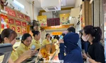 Chán cảnh 'chầu chực' mua vàng, nhiều người săn lùng món mới