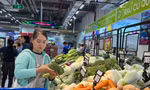 Sản lượng rau củ về TPHCM giảm mạnh: Giá tăng chóng mặt