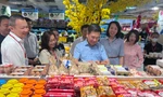 Lãnh đạo TPHCM bất ngờ kiểm tra hàng Tết tại siêu thị