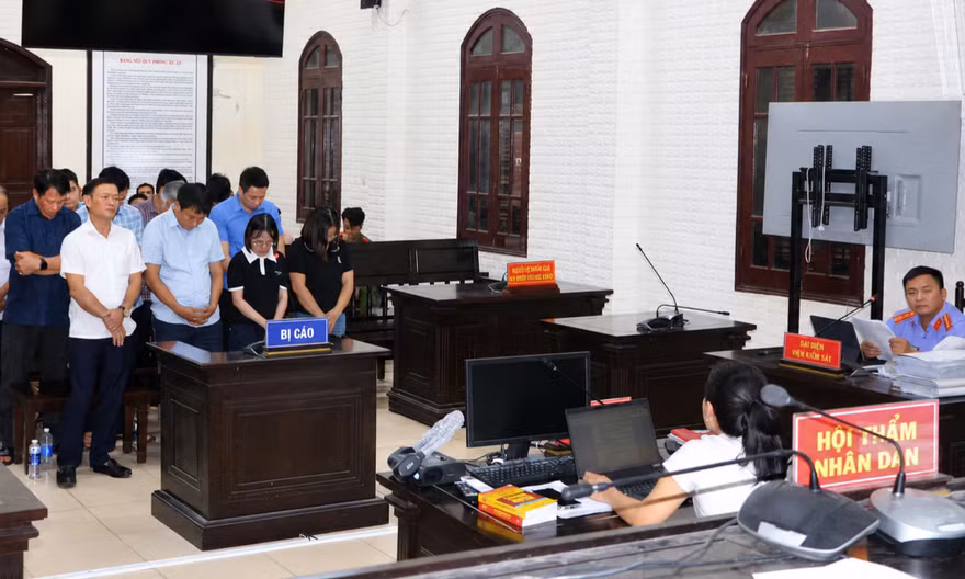Nguyên Phó Chủ tịch huyện cùng 11 thuộc cấp lĩnh án tù vì đất đai