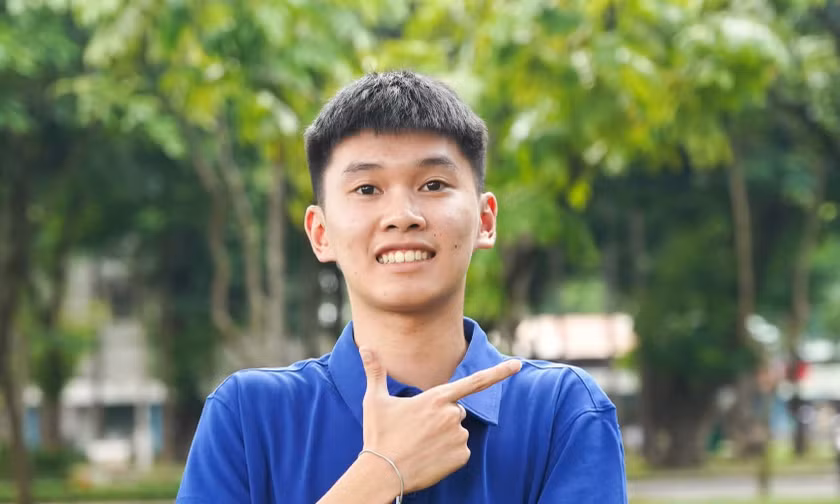 Gia Thịnh chia sẻ danh xưng "thủ khoa" vừa là áp lực, vừa là động lực cho hành trình sắp tới. Nguồn: NVCC 