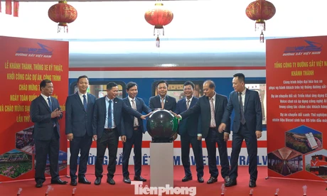 Khánh thành công trình hiện đại hóa toa xe đường sắt
