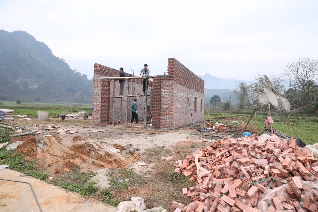 Căn nhà mơ ước của ba mẹ con chị Lý Thị Vân khi đang thi công