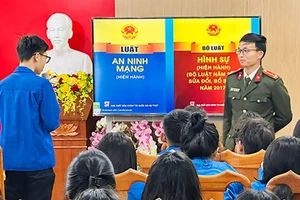 Sinh viên, học sinh ‘gác cổng’ thông tin trên không gian mạng