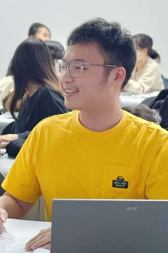 Sinh viên Quan hệ Quốc tế biến ngôn ngữ và âm nhạc thành vũ khí lợi hại