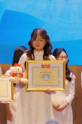 Hà Linh vinh dự nhận danh hiệu Sao Tháng Giêng cấp Trung ương năm 2025.