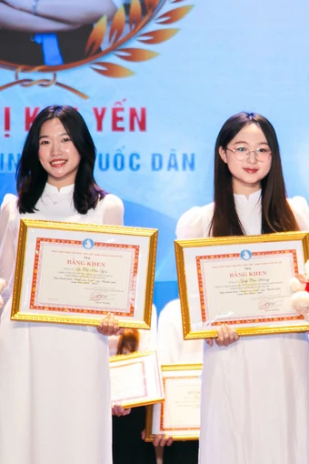 Giáp Thu Hương - Nữ sinh NEU ghi dấu ấn trong công tác Đoàn - Hội và phong trào Sinh viên 5 tốt