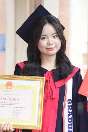 Nữ thủ khoa ULIS với bí quyết chỉn chu và ‘đọc bầu không khí’