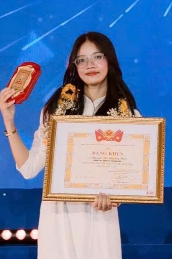 Nữ sinh vùng đất đỏ Tây Nguyên và hành trình từ ‘Học sinh 3 tốt’ đến môi trường đại học quốc tế