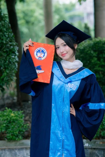 Nữ sinh 5 tốt NEU chinh phục bằng Xuất sắc, thắp lửa đam mê nghệ thuật giữa hành trình học thuật