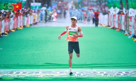 Không khoan nhượng trên đường chạy 42,195km tại Tiền Phong Marathon 2026