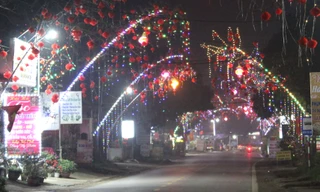 Người dân Phú Thọ chi cả triệu đồng trang trí cây nêu đón Tết