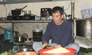 Làng bánh chưng đỏ lửa suốt ngày đêm, làm không hết việc ngày cận Tết