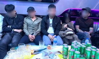 Đột kích quán karaoke lúc nửa đêm, phát hiện 19 dân chơi 'bay lắc' 