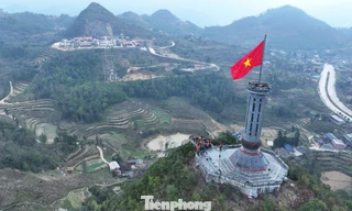 Thiêng liêng lễ Thượng cờ nơi cực Bắc ngày mùng 1 Tết