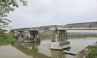 Một cây cầu nối tuyến huyết mạch ở Phú Thọ sửa chữa nhiều năm chưa xong