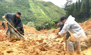 Vụ sạt lở vùi lấp một gia đình ở Tuyên Quang: Tìm thấy 3 nạn nhân, di dời khẩn hàng chục hộ dân