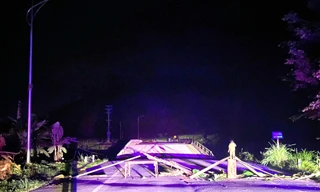 Một cầu lớn ở Tuyên Quang bị sụt lún sau bão, phương tiện không thể lưu thông