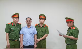 Bắt nhóm lãnh đạo trung tâm bảo trợ xã hội và trường nội trú 'ăn chặn' tiền trợ cấp của người yếu thế