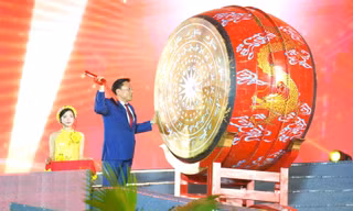 Khai mạc lễ hội Đền Hùng