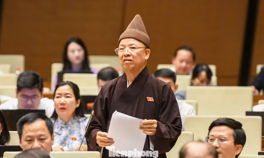 Hòa thượng Thích Thanh Quyết: 'Từ ý nghĩa nhân đạo lại trở thành một tội đồ, thương thay Bộ trưởng Y tế'
