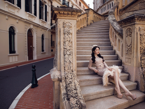 Lý Nhã Kỳ sang trọng và quý phái trong khung cảnh cổ kính của Monaco