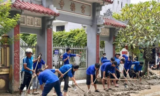 Sinh viên Huế khắc phục hậu quả mưa lũ, lan tỏa tinh thần xung kích vì cộng đồng