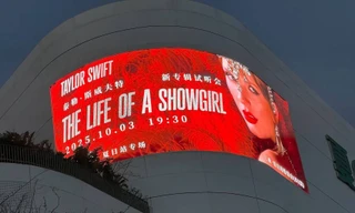 Swifties châu Á "tất tay" ủng hộ album The Life of a Showgirl của Taylor Swift 