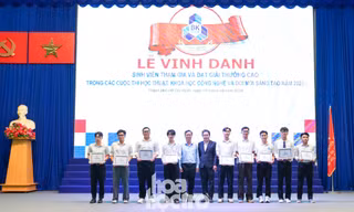 Trường Đại học Bách khoa TP.HCM vinh danh giảng viên, sinh viên đạt thành tích cao