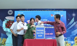 Nhiều trường THPT chung tay quyên góp ủng hộ đồng bào bị thiệt hại do bão số 10