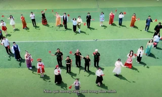 Sinh viên ĐH Hà Nội tự hào "Viết tiếp câu chuyện Hòa bình" bằng 13 thứ tiếng