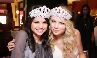 "Cặp BFF trong mơ" Taylor Swift - Selena Gomez: Từ hẹn hò đôi đến cùng đính hôn