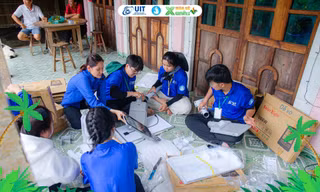 Chiến sĩ Mùa Hè Xanh chung tay thắp sáng đường quê tại Vĩnh Long, Đồng Tháp