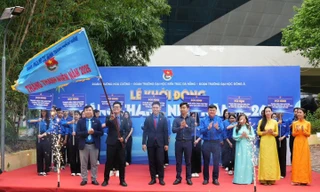 Tuổi trẻ Đà Nẵng dâng hương tri ân, trao tặng công trình “Tủ sách yêu thương”