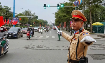 Hà Nội tạm cấm xe qua Quảng trường Cách mạng tháng Tám