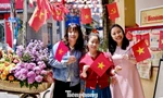 Giới trẻ nô nức check-in phố núi cờ hoa rực rỡ ngày Quốc khánh 2/9