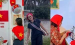 Gặp gỡ người đứng sau những chiếc khăn in hình cờ Tổ quốc