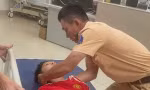Cháu bé được đưa thẳng vào phòng cấp cứu.